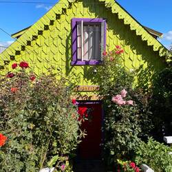 Wieder ein Hausbesitzer mit der LIebe zur Farbe