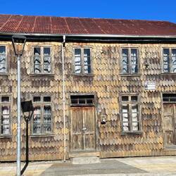 Schindeln an der Hausfassade in Chonchi