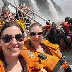 Z Argentinie heimer e Bootstour gmacht wome e Duschi vode Wasserfäu becho het 😉