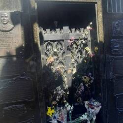 Mitem Grab vor Eva Perón