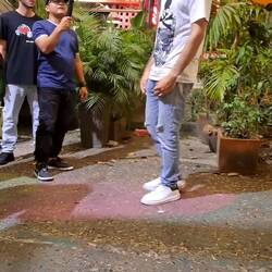 gleich neben mir noch ein Musikvideo-Dreh 😂🙈 naja würde glaube die Single nicht kaufen 🤭