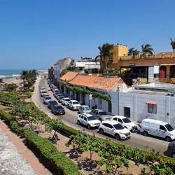 auch hier gibts Stau und Hauptsache laut und viel hupen, denn dann gehts schneller 😂🙈