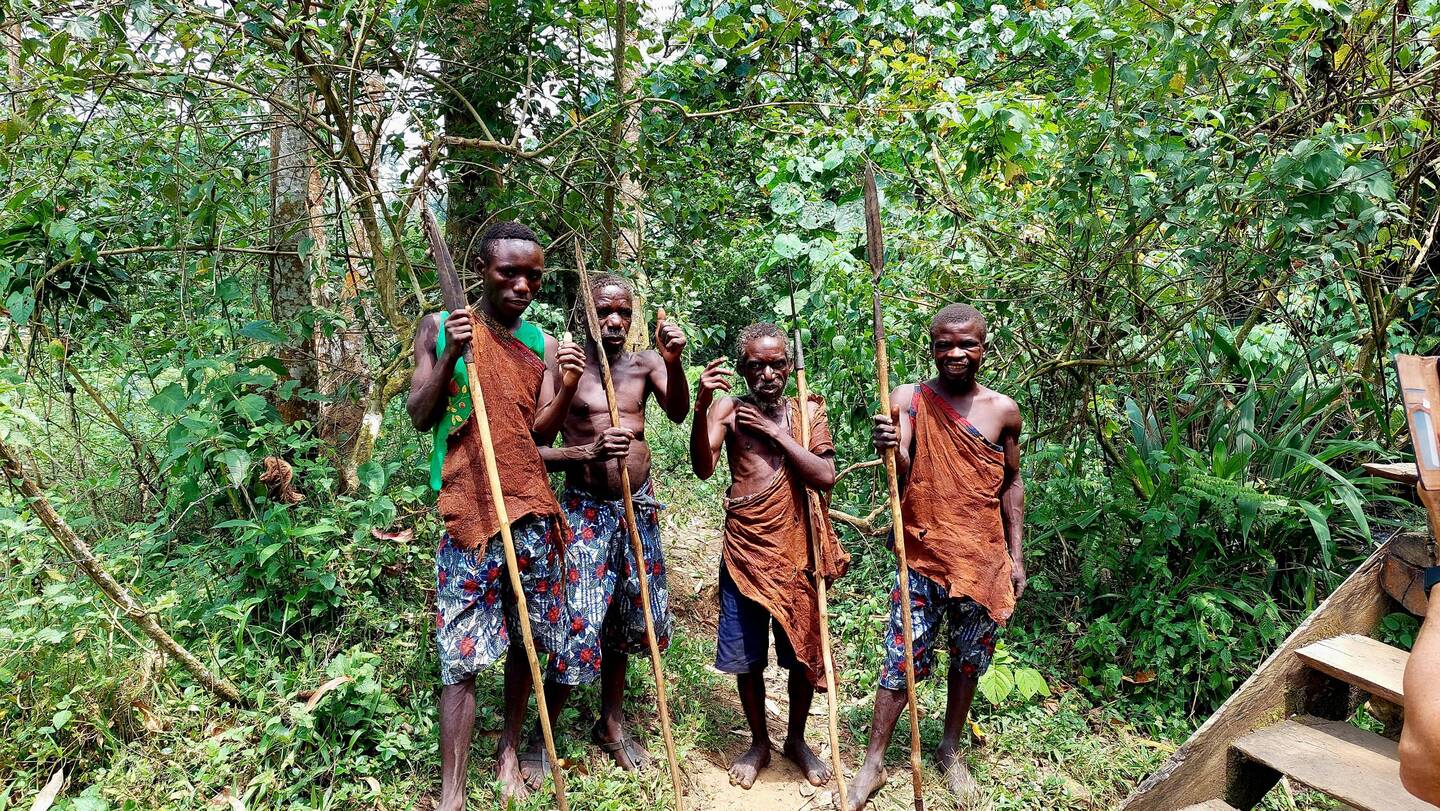 Am Eingang des Dorfes werden wir willkommen geheißen