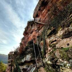 Das gleiche Château mit maroder Treppe!