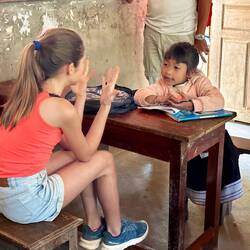 Anaïs aussi aime enseigner l'anglais