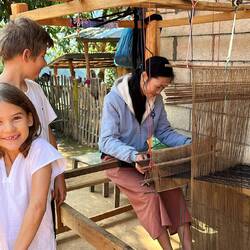 Petite leçon de tissage Hmong