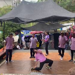 Breakdancer, die in und von der Comuna 13 leben.