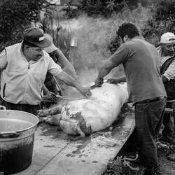 The butcher was in town / Der Metzger war der Tag im Dorf