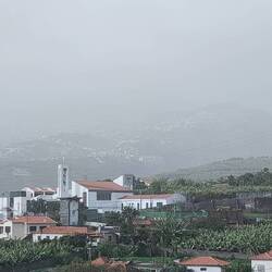 Berge im Hintergrund_ Schade! Diesig
