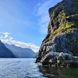 Und los geht's mit dem Boot aufs Wasser.