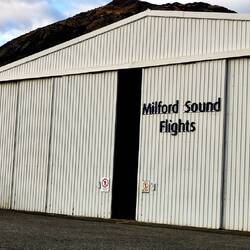 Vor Ort am Flughafen gegen 7:30 Uhr zur Einweisung