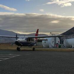Das wird er sein, unser Flieger.
