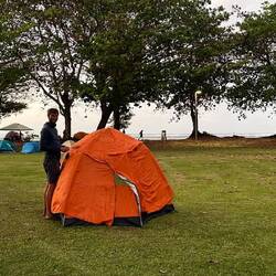 Zeltaufbau am Anini Beach