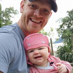 Und der Papa auch. So kann man zusammen rumblödeln :)