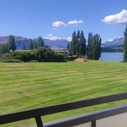 ...und den Ausblick auf den Strand von unserem Balkon aus.