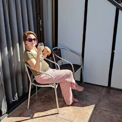 So, Kinder schlafen. Erst einmal ein Kaltgetränk auf dem Balkon genießen...