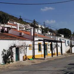 Kleine Häuschen am Fluss