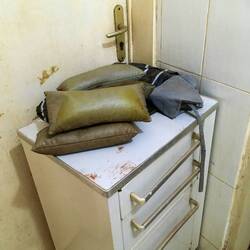 Op de recovery legt men een zandzakje op de buik van de mama om de baarmoeder te helpen krimpen.