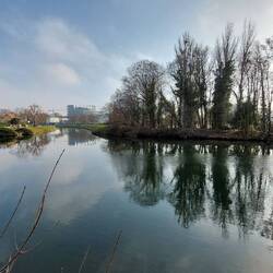 Das Europaparlament liegt direkt am Canal!