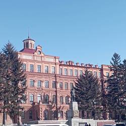 Последний этаж - это надстройка. На редкость аккуратная