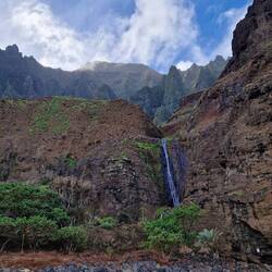 Am Ende des Trails wartet einer von vielen Wasserfällen