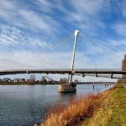 Die tolle Zweiuferbrücke über den Rhein!