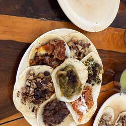 Tacos mit den Locals als Katerfrühstück