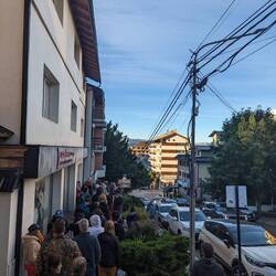 Queue in front of the restaurant