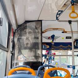 Een gemiddelde bus hier. Gedecoreerd met Jezus, Mario, Sonic en Michelinman.