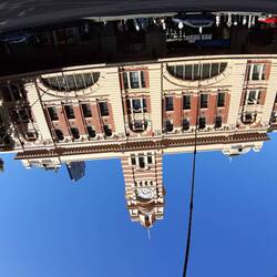 uoıʇɐʇs ʇǝǝɹʇs sɹǝpuılɟ