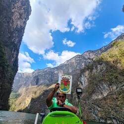 Hier zeigt er die beiden Seiten des Canyons