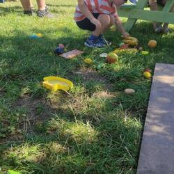 Der Mats fängt schon einmal an aufzuräumen. Was für eine Bereicherung für die Betreiber 😅