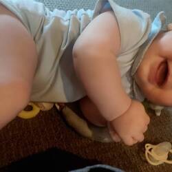 Unsere über alles glückliche Marie. Sonnenschein. :)