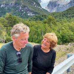 Das war doch ein toller Tag! Im Hintergrund bei der Rückfahrt ein anderer Gletscher.
