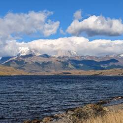 Lago Azul mit Blick auf das Paine-Massiv
