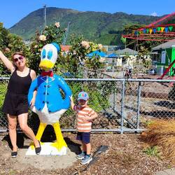 Empfangen wurden wir am Spielplatz von Donald und....