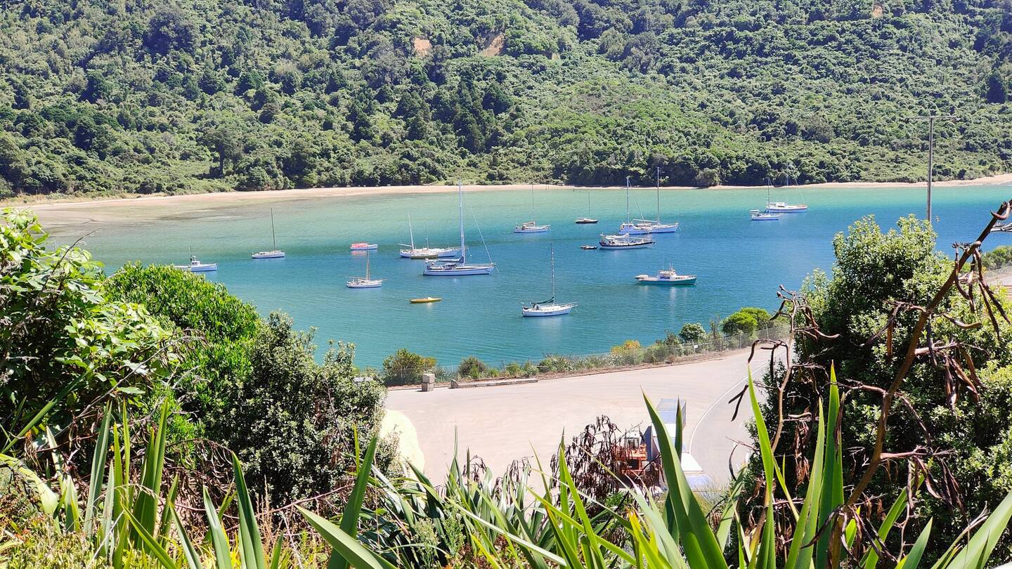 Weiter geht's, der Straße entlang. Wundervolle Bucht.