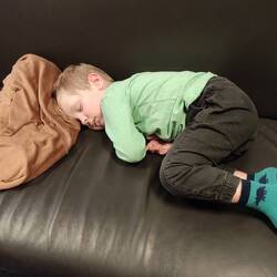 Nun sind wir auf der Fähre. Pssst!