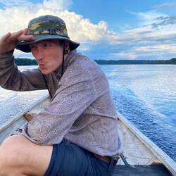 Tomy hält schonmal Ausschau nach Fischen