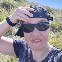 Am Saddle... die Sonne knallt, die Cathi schnauft....🥵