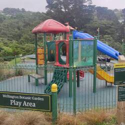 Jaaaa ein Spielplatz!!!!