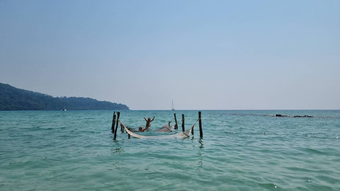 Hangmatten tot in het water. Hemels!
