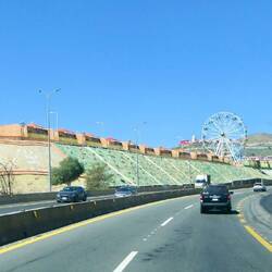 Freizeiteinrichtungen überall an der Straße