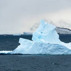 Good morning scenery that reminds us that we are in Antarctica.