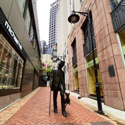 Im Hintergrund unser Hotel