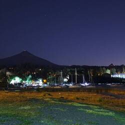 Aber nachts sieht man auch die Lava fliegen.