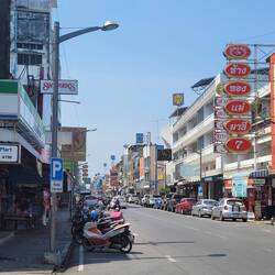 Gold district. Lots of nice gold stores and silk-dress shops.