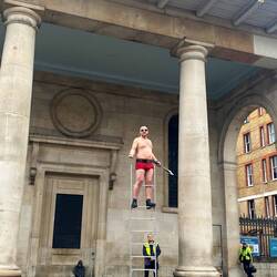 One of our fave performers- he was utterly hilarious (mind you it was about 2 degrees!)