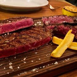 Black Angus Rib Ey und Hanging Tender medium rare