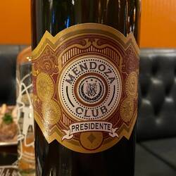 Auch ein toller Rotwein, vom Kellner empfohlen, passte perfekt dazu